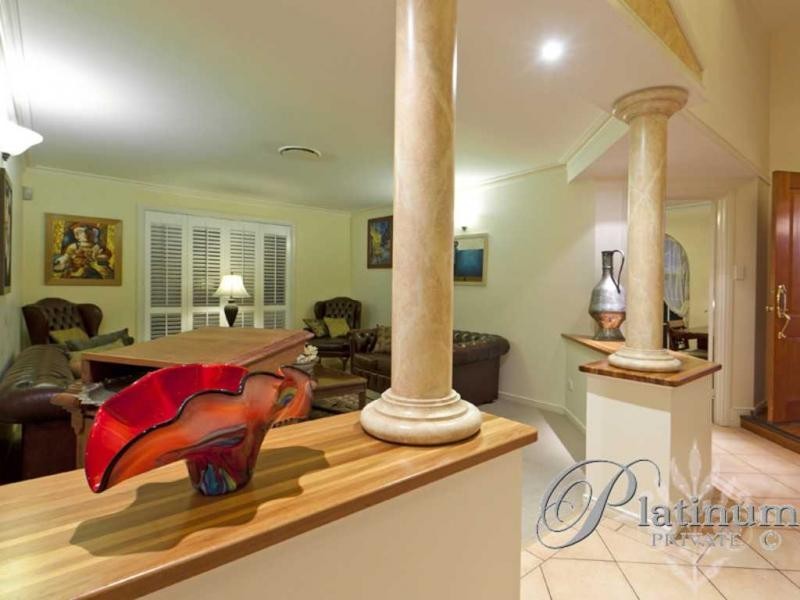12 Quetta Close, Carindale QLD 4152