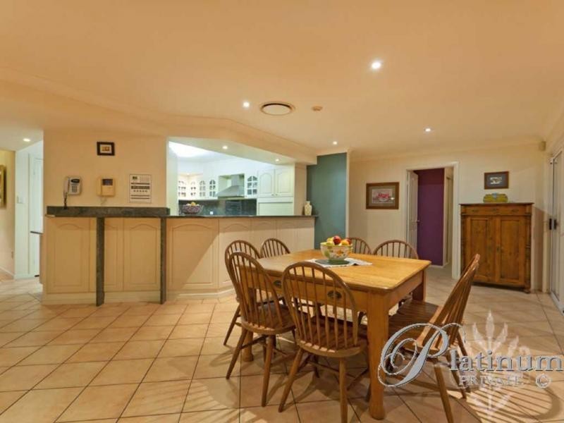 12 Quetta Close, Carindale QLD 4152