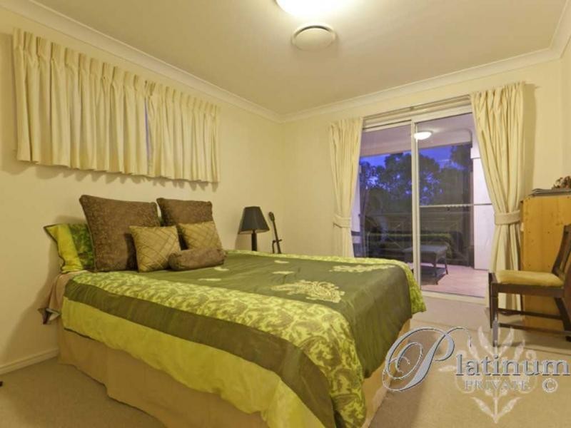 12 Quetta Close, Carindale QLD 4152