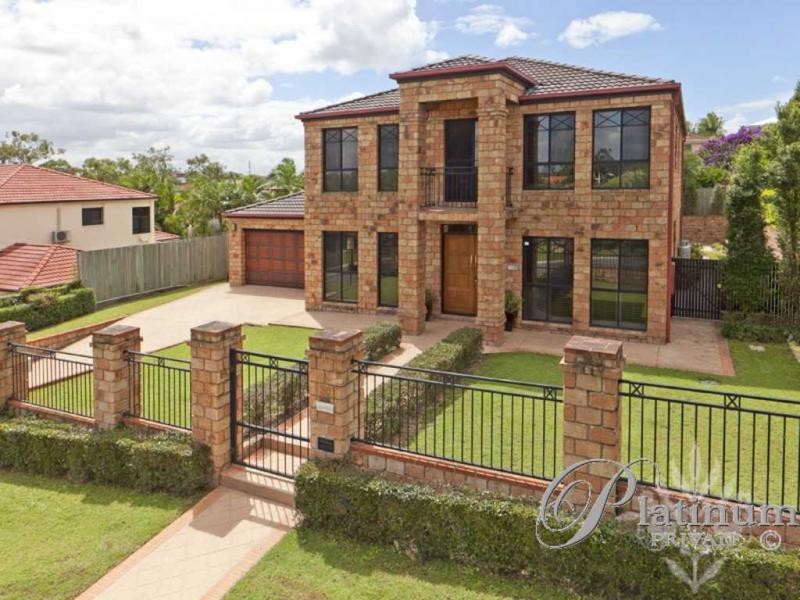 30 Golden Oak Crescent, Carindale QLD 4152