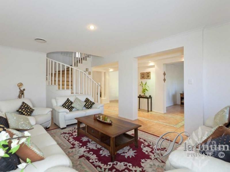 30 Golden Oak Crescent, Carindale QLD 4152