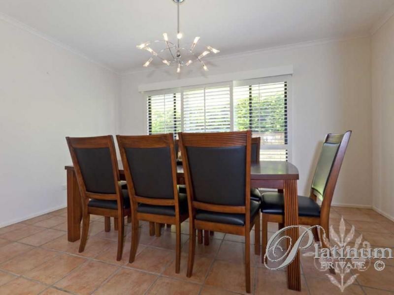 30 Golden Oak Crescent, Carindale QLD 4152