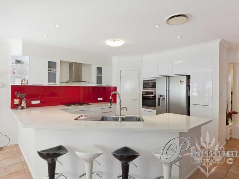 30 Golden Oak Crescent, Carindale QLD 4152