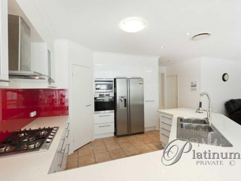 30 Golden Oak Crescent, Carindale QLD 4152