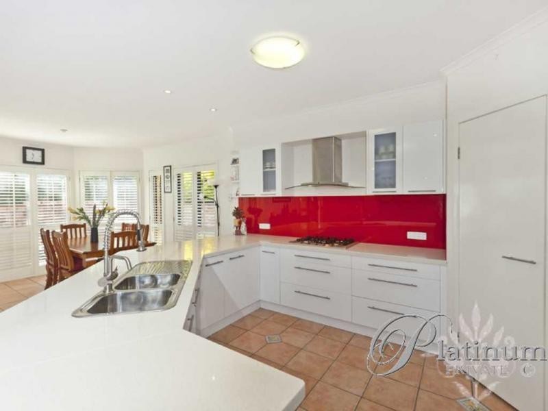 30 Golden Oak Crescent, Carindale QLD 4152