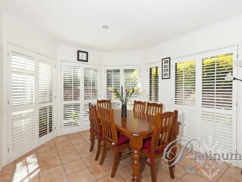 30 Golden Oak Crescent, Carindale QLD 4152