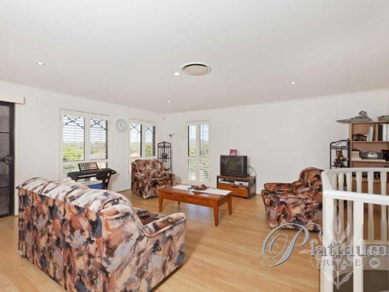 30 Golden Oak Crescent, Carindale QLD 4152