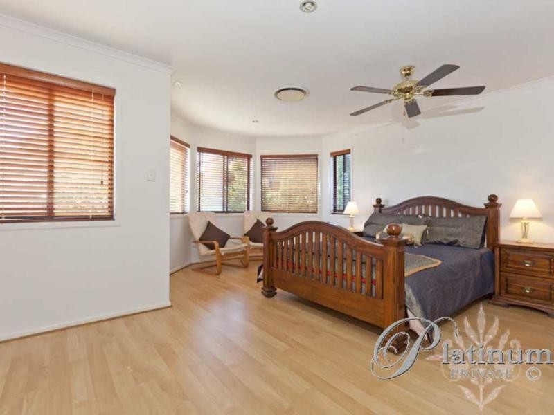 30 Golden Oak Crescent, Carindale QLD 4152