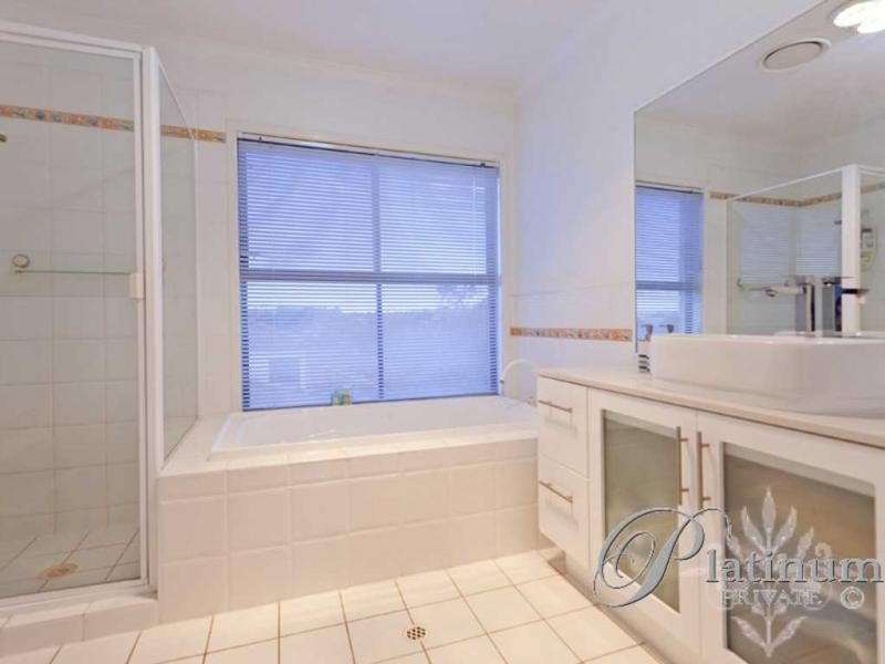 30 Golden Oak Crescent, Carindale QLD 4152