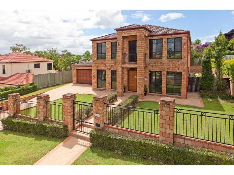 30 Golden Oak Crescent, Carindale QLD 4152