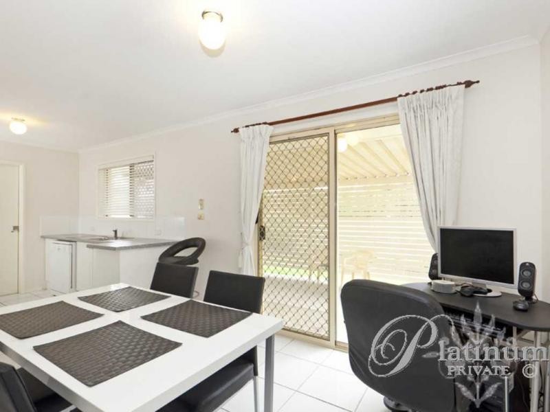 2 Kell Court, Carindale QLD 4152