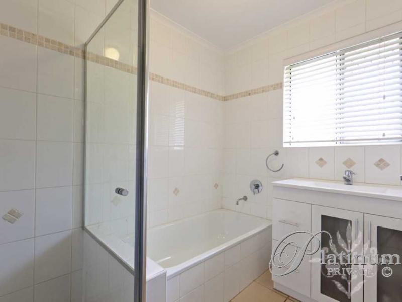 2 Kell Court, Carindale QLD 4152