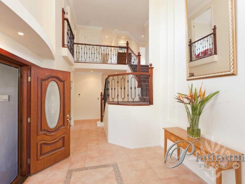 8 Opperman Place, Carindale QLD 4152