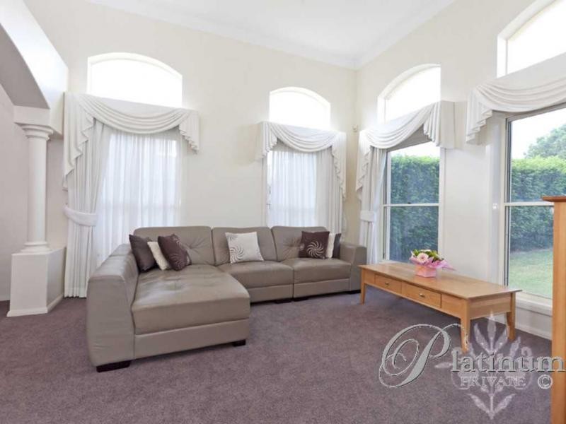 8 Opperman Place, Carindale QLD 4152