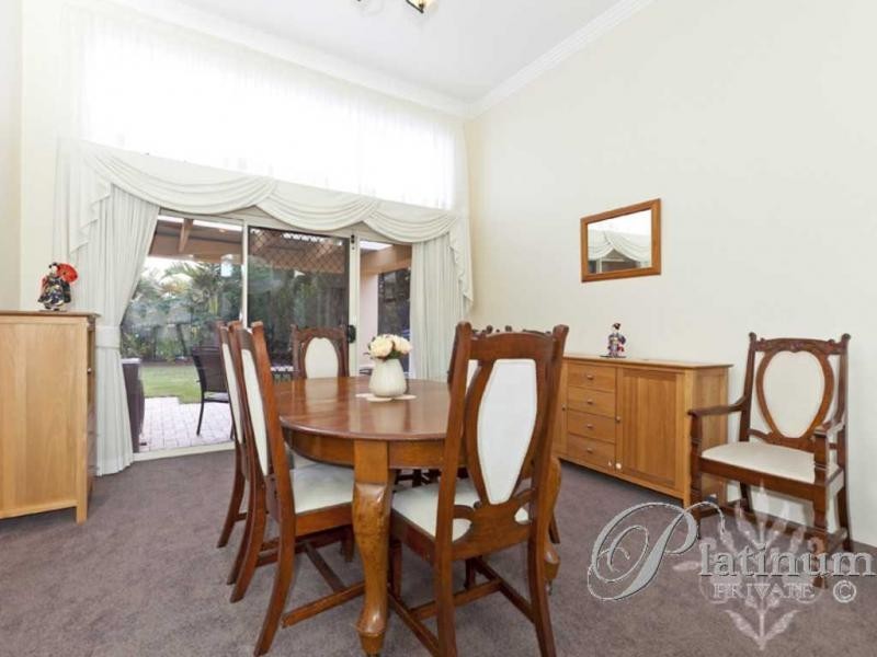 8 Opperman Place, Carindale QLD 4152