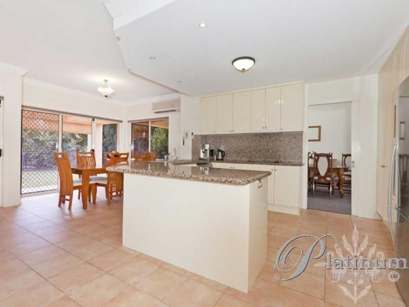 8 Opperman Place, Carindale QLD 4152