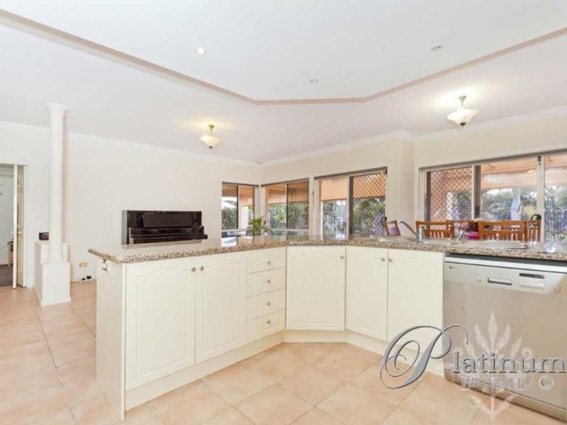 8 Opperman Place, Carindale QLD 4152