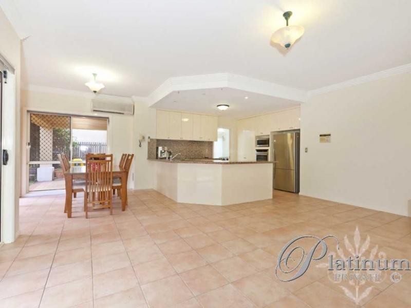 8 Opperman Place, Carindale QLD 4152