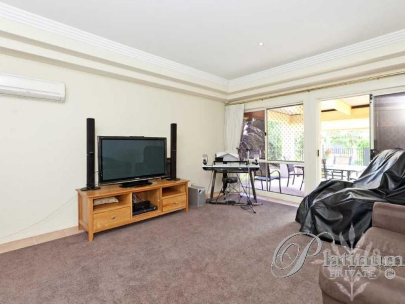 8 Opperman Place, Carindale QLD 4152