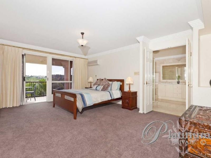 8 Opperman Place, Carindale QLD 4152