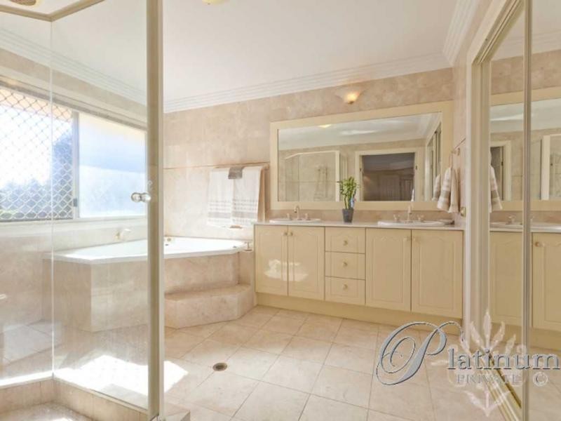 8 Opperman Place, Carindale QLD 4152