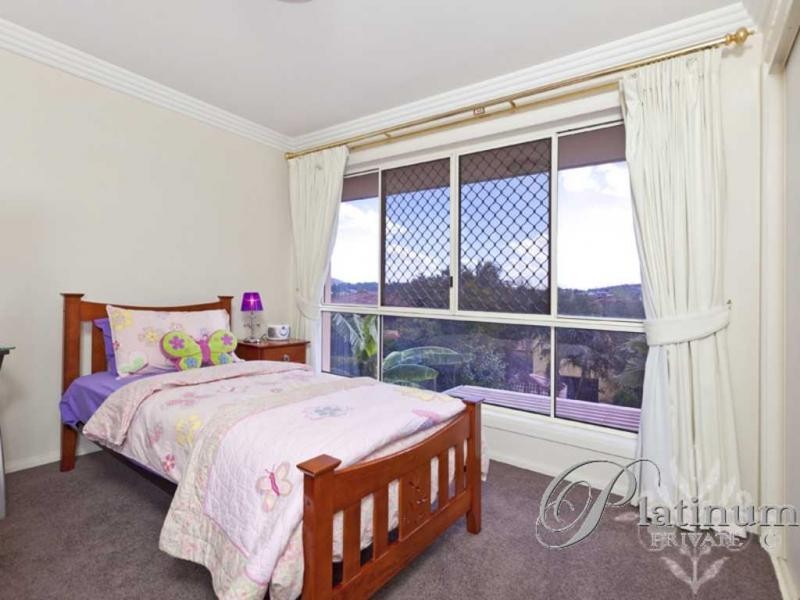 8 Opperman Place, Carindale QLD 4152