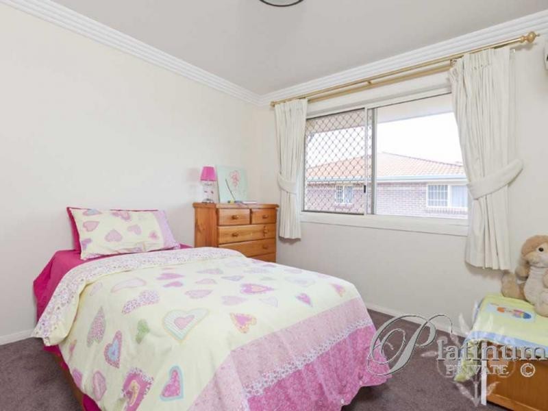 8 Opperman Place, Carindale QLD 4152