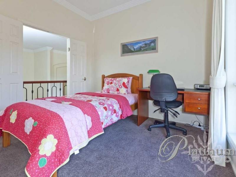 8 Opperman Place, Carindale QLD 4152