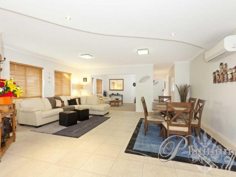 16 Glider Close, Wakerley QLD 4154