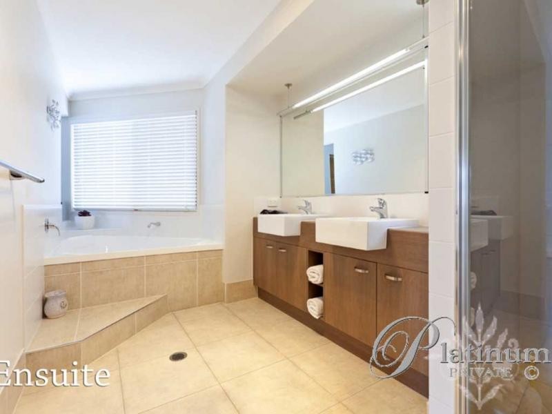 16 Glider Close, Wakerley QLD 4154