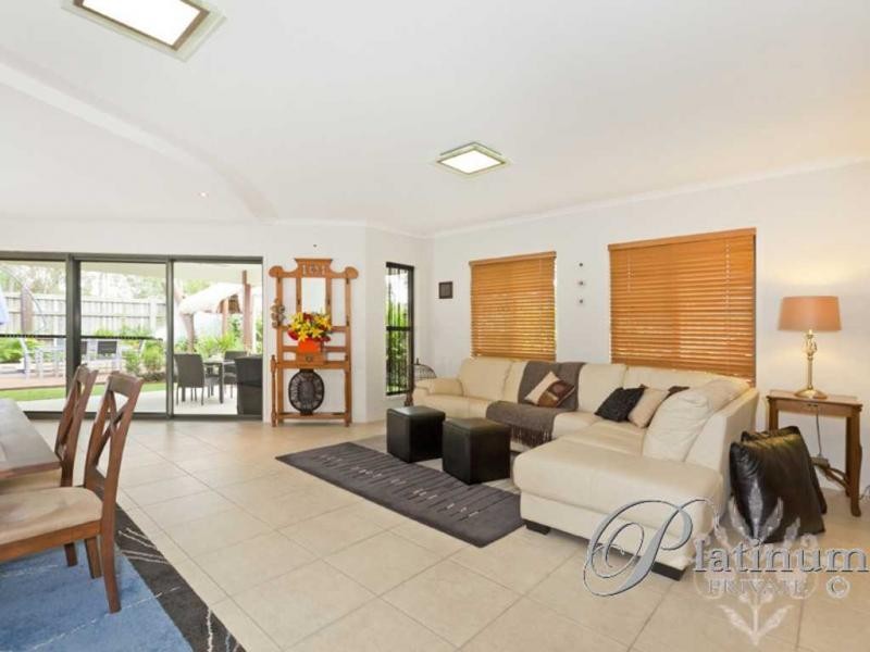 16 Glider Close, Wakerley QLD 4154