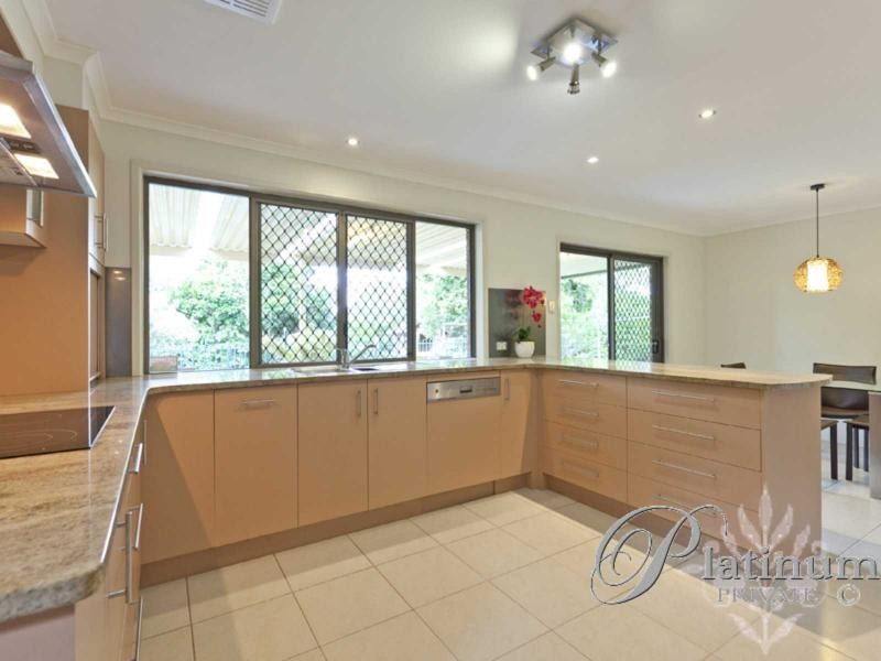 36 Banwell Crescent, Carindale QLD 4152