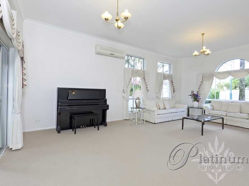 11 Carrington Street, Carindale QLD 4152