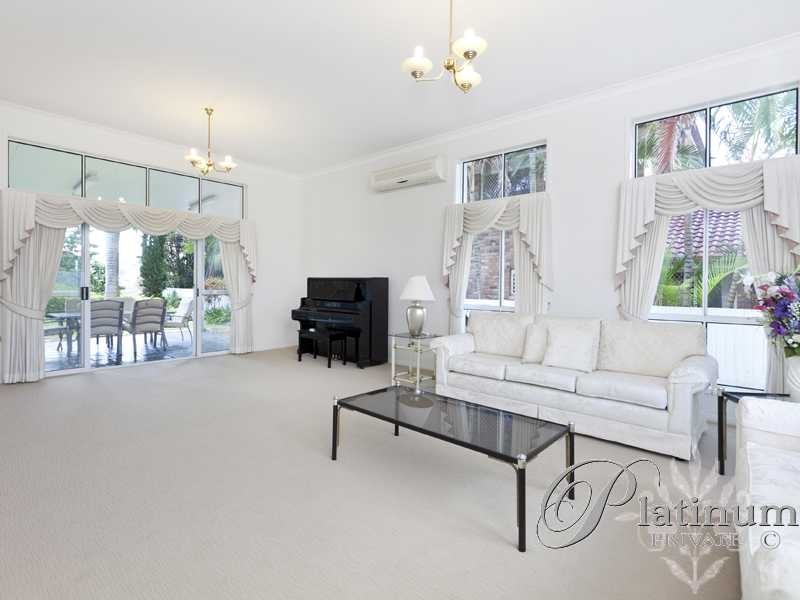 11 Carrington Street, Carindale QLD 4152