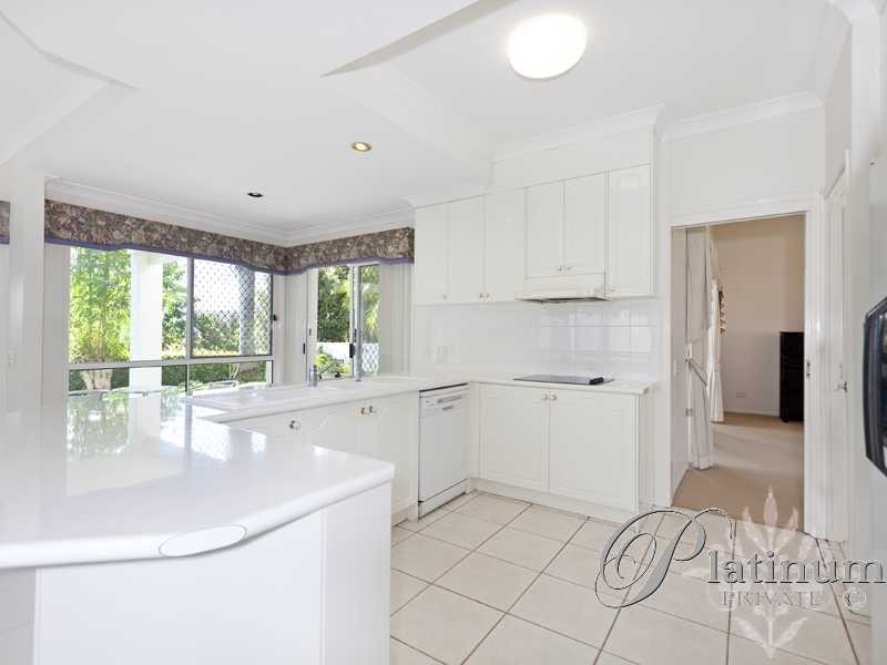 11 Carrington Street, Carindale QLD 4152