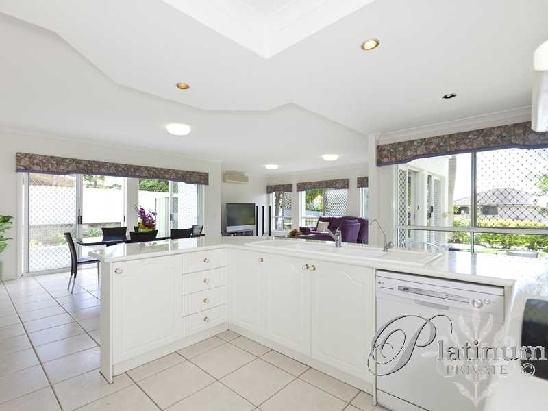 11 Carrington Street, Carindale QLD 4152