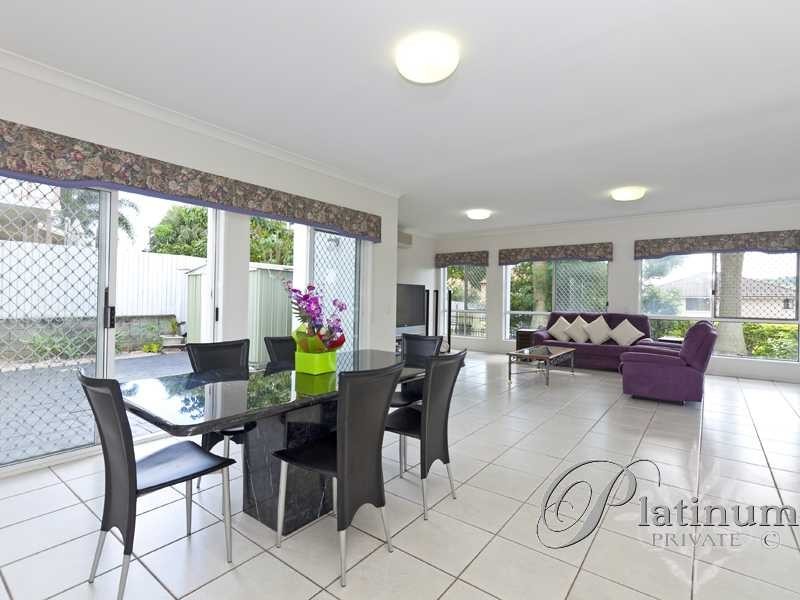 11 Carrington Street, Carindale QLD 4152