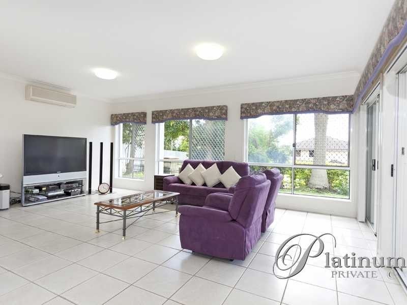 11 Carrington Street, Carindale QLD 4152