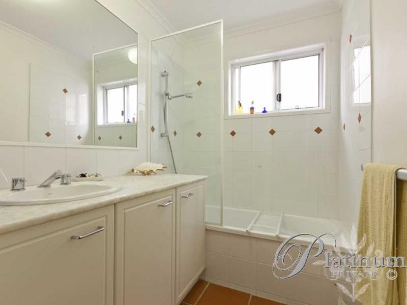 70 Mt Gravatt Road, Upper Mount Gravatt QLD 4122