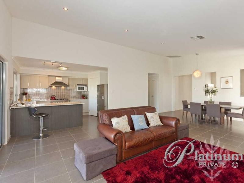 83 Gumdale Street, Wakerley QLD 4154