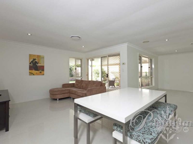 47 Cribb Road, Carindale QLD 4152