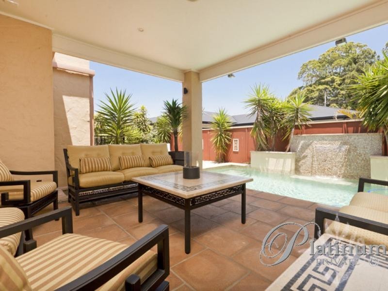 4 Pacific Close, Carindale QLD 4152