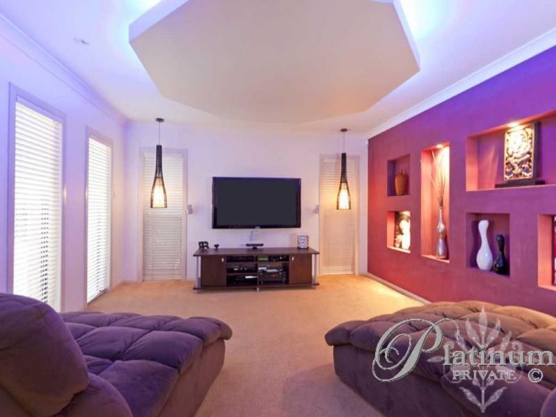 4 Pacific Close, Carindale QLD 4152