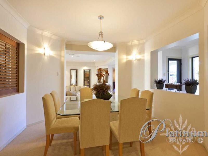 4 Pacific Close, Carindale QLD 4152