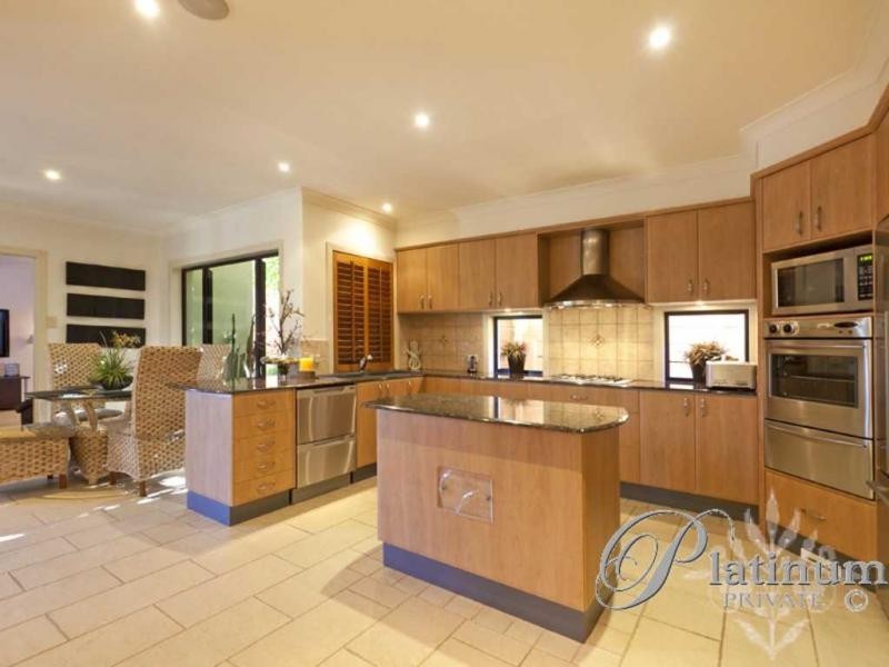 4 Pacific Close, Carindale QLD 4152
