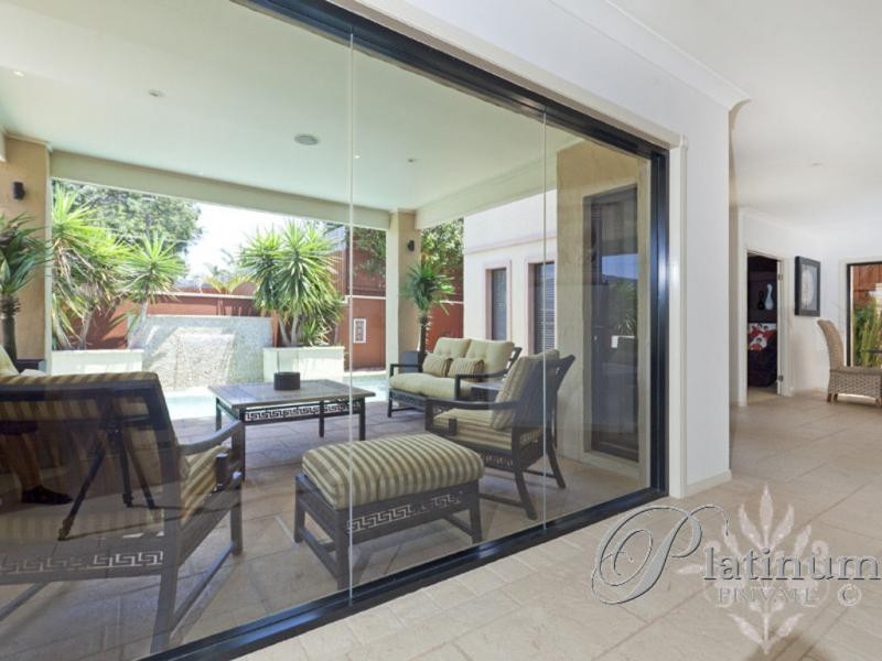 4 Pacific Close, Carindale QLD 4152