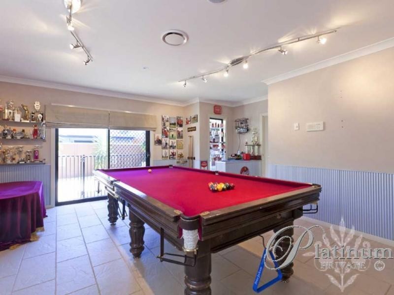 4 Pacific Close, Carindale QLD 4152