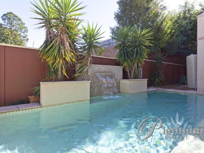 4 Pacific Close, Carindale QLD 4152