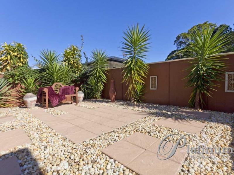 4 Pacific Close, Carindale QLD 4152