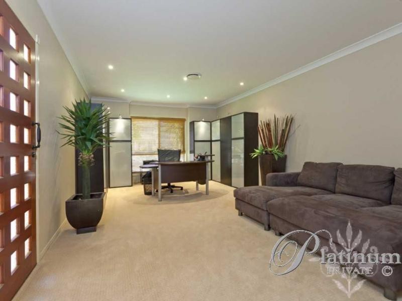 4 Pacific Close, Carindale QLD 4152
